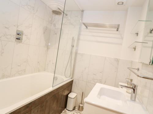 16 Arwenack Street - image 3