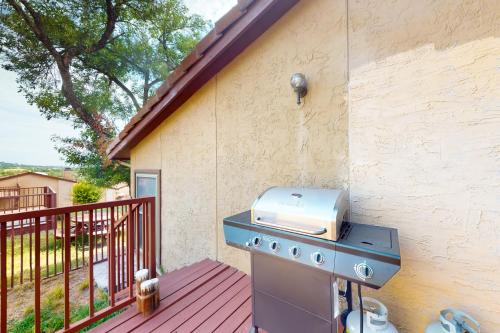 Wake at the Lake, Canyon Lake (photo 10)