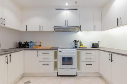 LUXFolio Retreats - Astonishing 3BHk Apartment - image 5