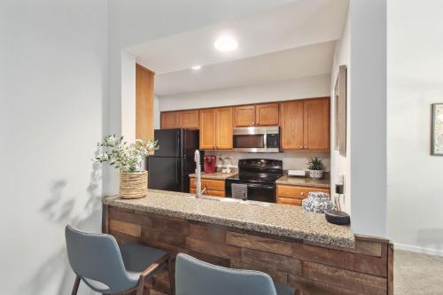 Overland Park Condo, Close to Lakes and Parks! in Overland Park, USA