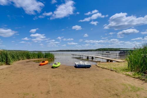 Lakefront Motley Cabin with Private Deck and Dock! in Motley, USA