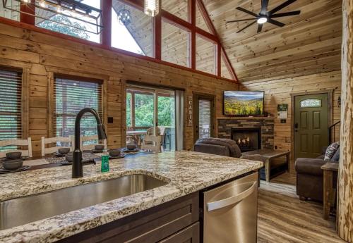 ERN841 - SWEET FEET RETREAT - LOCATION LOCATION AND PRIVATE INDOOR POOL! cabin - image 7