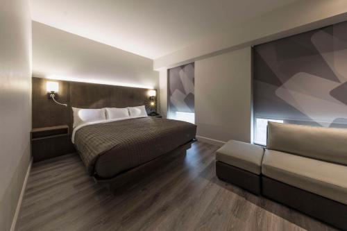 477443427 Hôtel & Suites Normandin Lévis