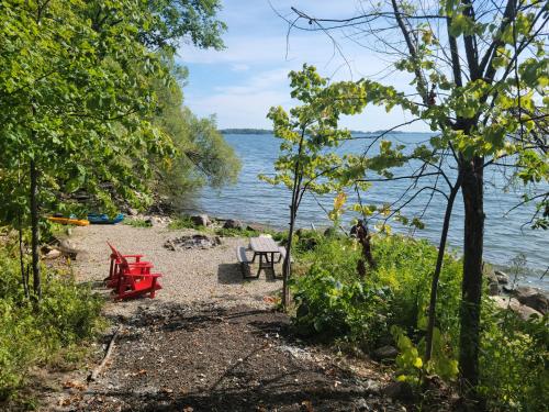 pludmale, Unique waterfront house with private beach in Howe Island