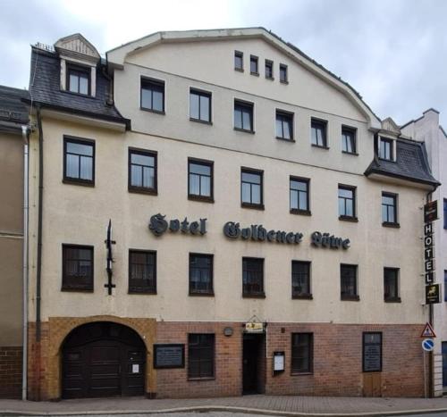 Traditionshotel Goldener Löwe - Hotel - Zeulenroda
