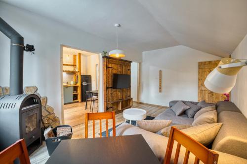 3 bedrooms, 8 beds