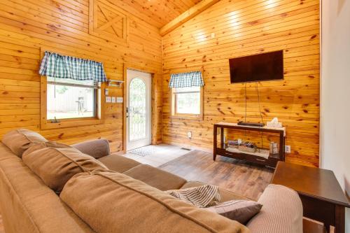 . Peaceful Pontiac Barndominium Near Local Museums