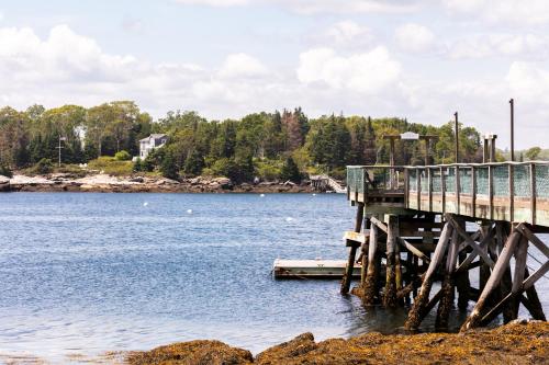 Bluebird Ocean Point Inn