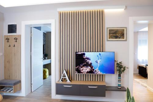 Treetop Apartments Treetop Apartments