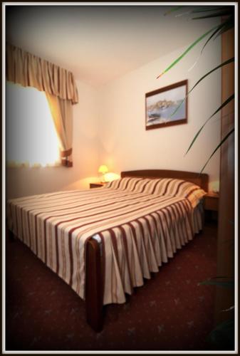 Classic Double Room image 3