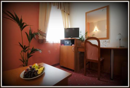 Classic Double Room image 2