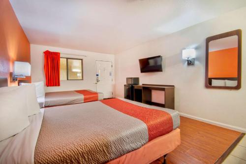 Motel 6-Santa Nella CA - Los Banos - image 8