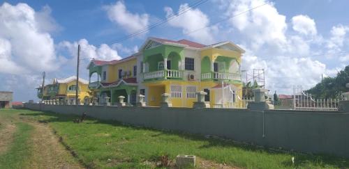 EHL Grand 8Bed 9bath, Fully Furnished Air Conditioned Villa 5min to Beach
