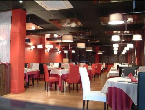 Restaurant, Hotel Area Serrano in Buniel