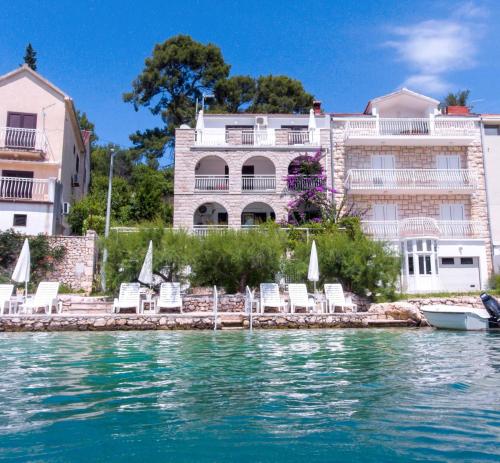  Seaside Apartments Antičević, Pension in Bobovišća