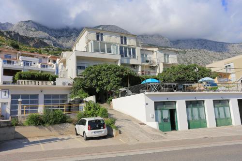 Apartments and rooms with parking space Tucepi, Makarska - 5263 - Chambre d'hôtes - Tučepi