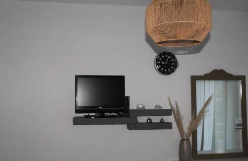 One-Bedroom Apartment image 5