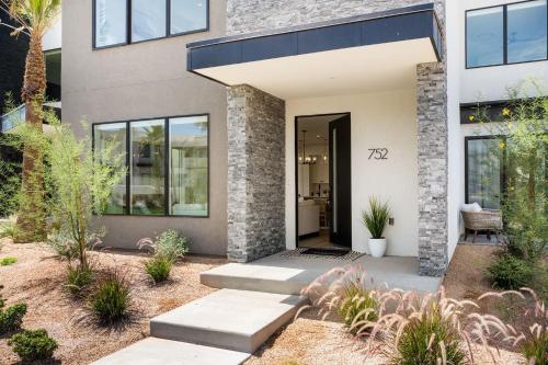 Oasis at Desert Color home - image 9