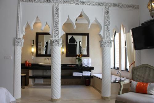 Riad La Villa Marrakech Riad La Villa Marrakech is a popular choice amongst travelers in Marrakech, whether exploring or just passing through. The hotel offers a wide range of amenities and perks to ensure you have a great t
