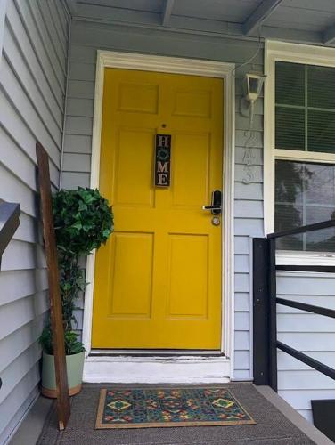 Cozy home, King bed, 3 bedrooms,close to downtown beaches towncenter in Jacksonville, USA