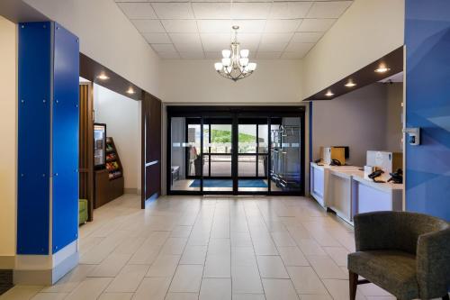 Holiday Inn Express Hotel & Suites Newton Sparta By IHG - 숙소 외관