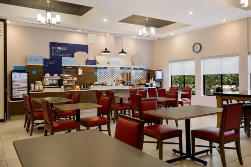 Holiday Inn Express Hotel & Suites Newton Sparta By IHG - 식음료(F&B)