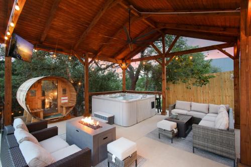 Cozy Retreat. Pool, Hot tub, Sauna, Fire pit.