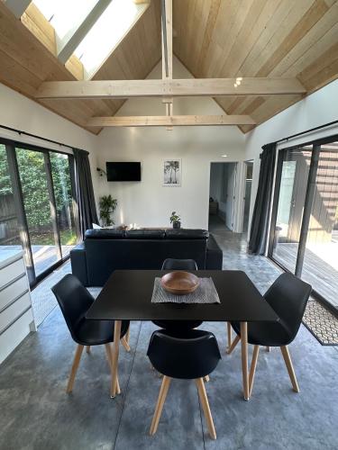 Modern Two bedroom Oasis