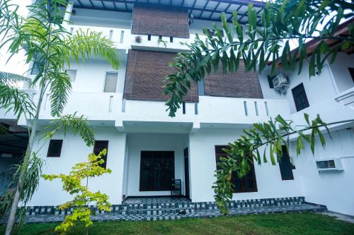 Shorea Lanka Apartments and Homestay