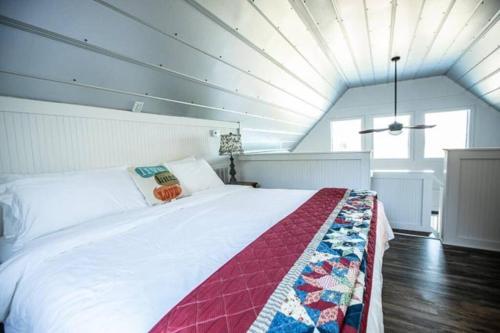 Saddle Creek Cabins in Roznov, USA