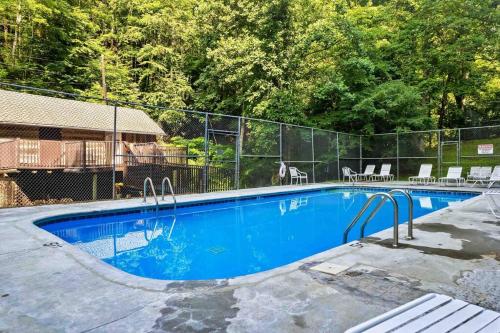 Beautiful Chalet with Fireplace and Large Game Room in Gatlinburg, USA
