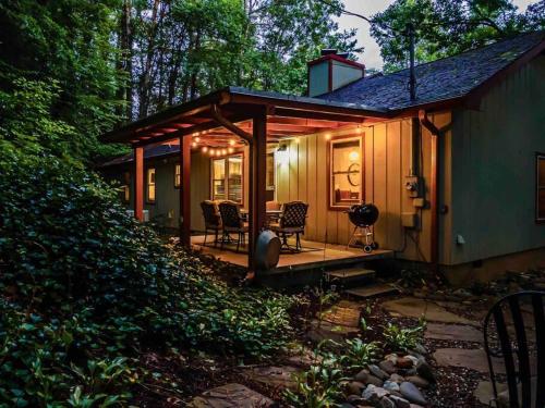 Beautiful Chalet with Fireplace and Large Game Room in Gatlinburg, USA