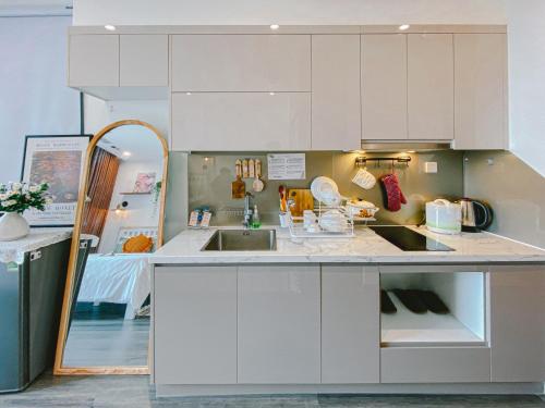 Kitchen, Cinema Homestay-R103 Vinhomes Ocean Park-Gia Lam-Ha Noi in Gia Lam