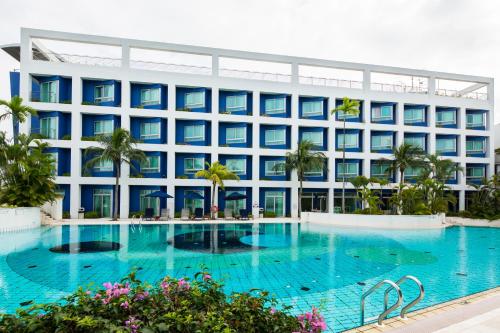 Swimming pool, Republic of Singapore Yacht Club near National University of Singapore (NUS)