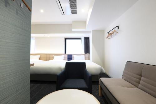 Family Room image 10