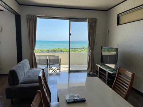 Ocean Front SUMUIDE Ocean Front SUMUIDE