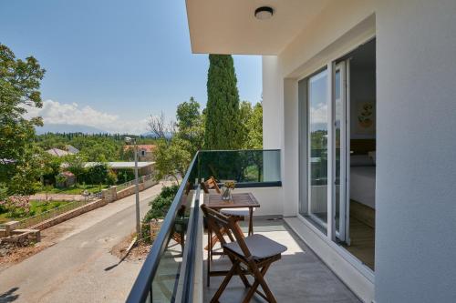 Rõdu/terrass, Apartments Endji in Mocici