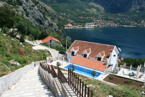 ทัศนียภาพภายนอกโรงแรม, Villa SeaWiev in ริซาน