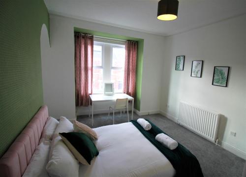 Westbourne - Spacious 4 bed flat with free parking, Гейтсхед (фото 10)