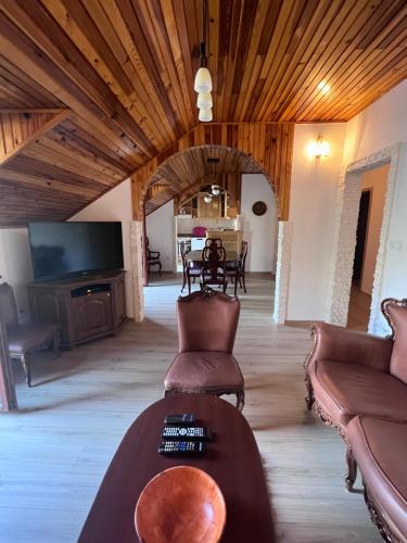 ห้องส่วนกลางสำหรับนั่งเล่น/ดูทีวี, Villa SeaWiev in ริซาน