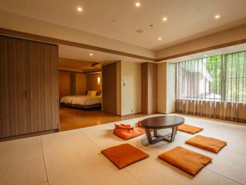 【Main Building】Large Room with Tatami Area