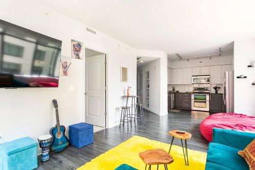 Luxe 1 Bdrm *Rooftop deck* Gym - Free Garage Parking! in Arlington, USA