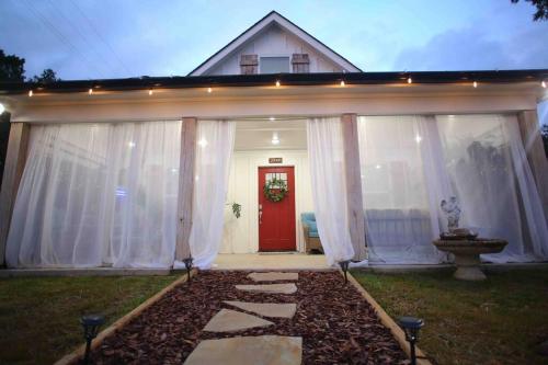 NEW Hilltop Cabin 35 min South of Nashville in Columbia, USA