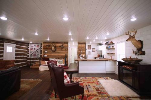 NEW Hilltop Cabin 35 min South of Nashville in Columbia, USA