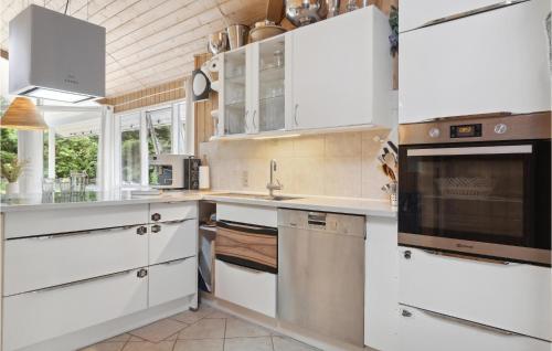 Cuina, Holiday Home Ravnevej Idestrup Ix in Idestrup