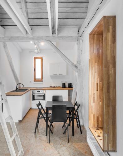 Tiny House, podkrovni apartman a apartman s vyhledem do zahrady in Svinov
