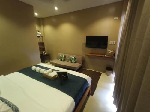 Southseas Beach Resort and Dive Center Room Type - Deluxe King Suite