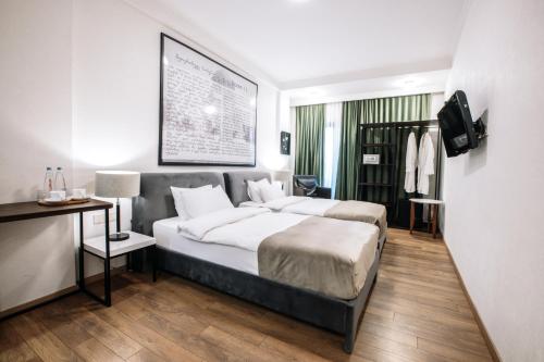 477535335 Citadel Narikala Hotel