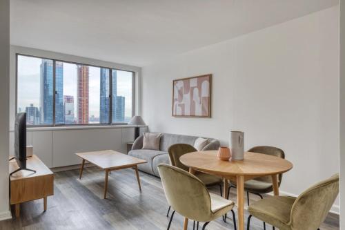 Midtown West 2br w doorman gym wd nr Times Sq NYC-1068, New York (photo 3)