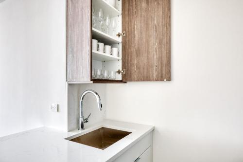 Midtown West 2br w doorman gym wd nr Times Sq NYC-1068, New York (photo 8)